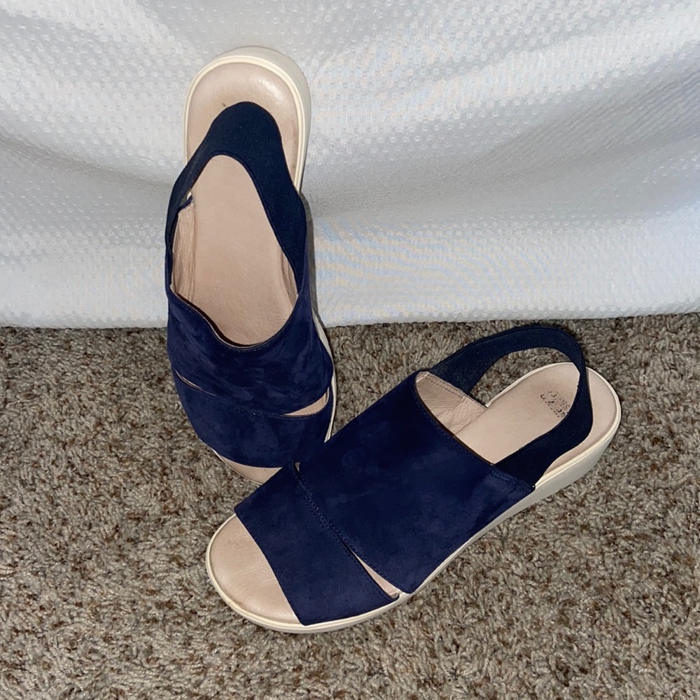 Navy blue sandals from Johnston and Murphy